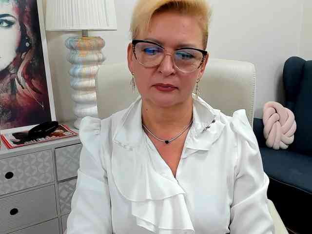 LunaFantasy webcam