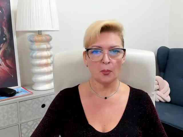 LunaFantasy webcam