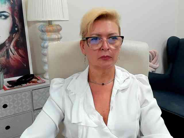LunaFantasy webcam