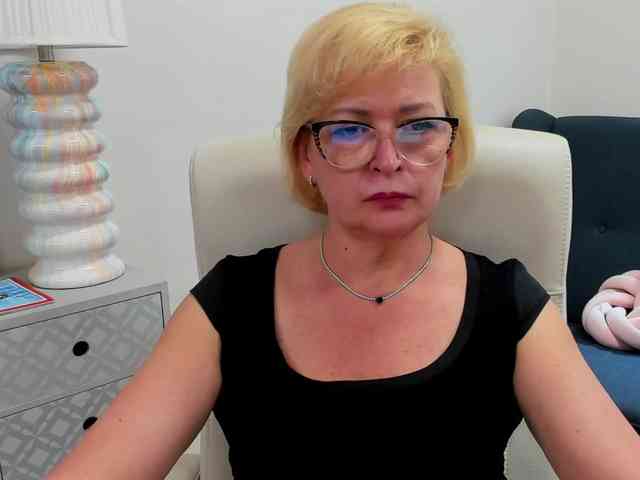 LunaFantasy webcam