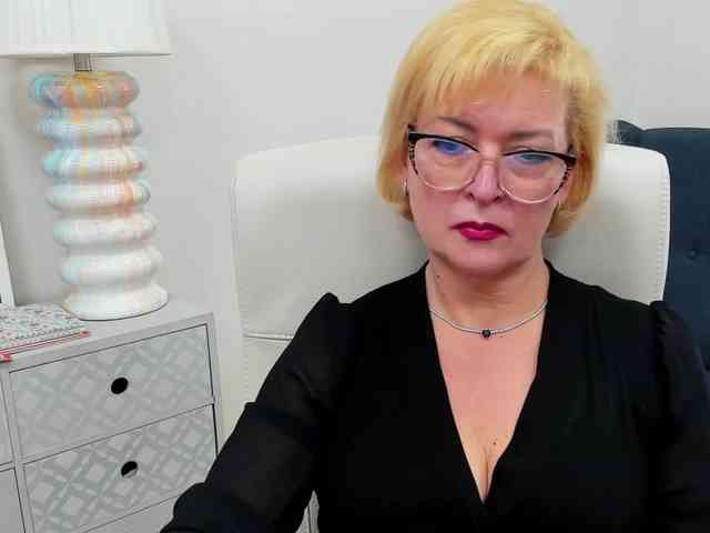 LunaFantasy webcam