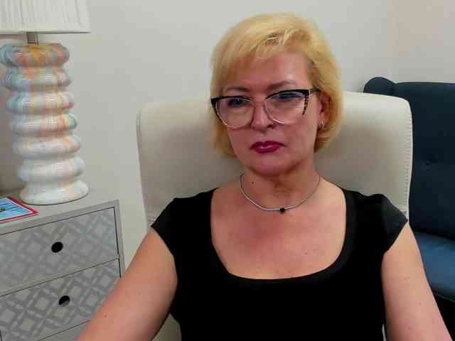 LunaFantasy webcam