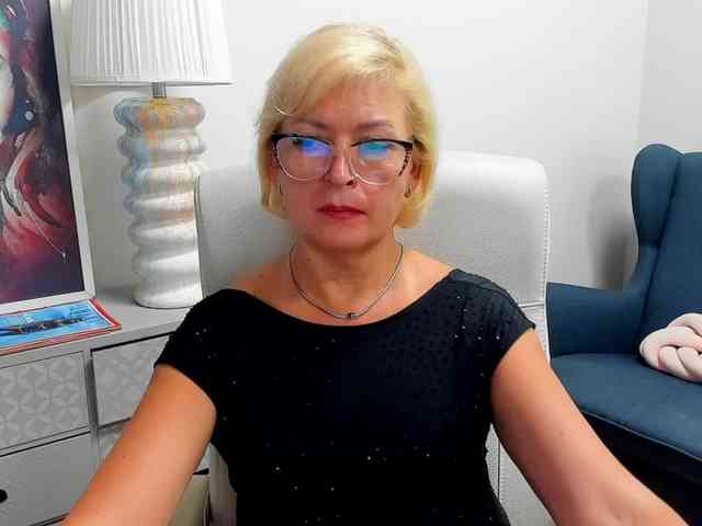LunaFantasy webcam