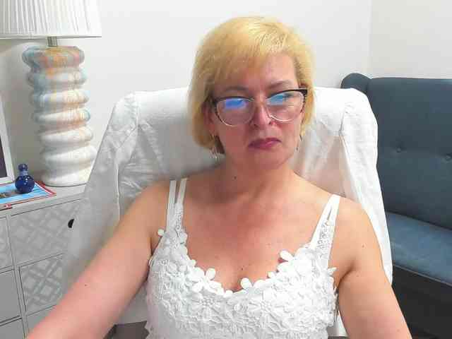 LunaFantasy webcam