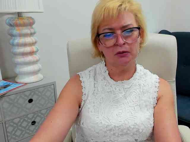 LunaFantasy webcam