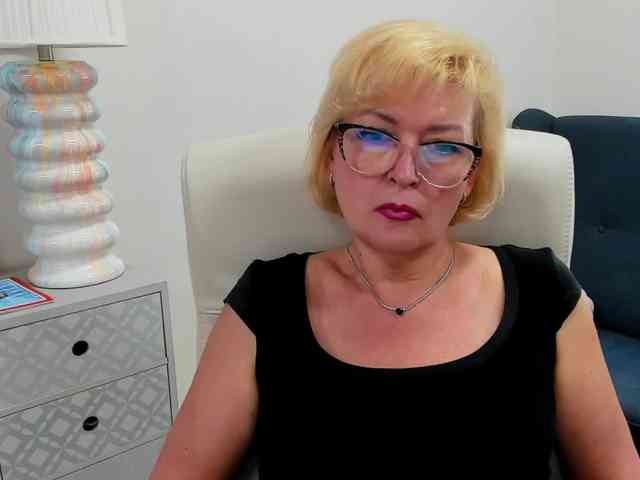 LunaFantasy webcam