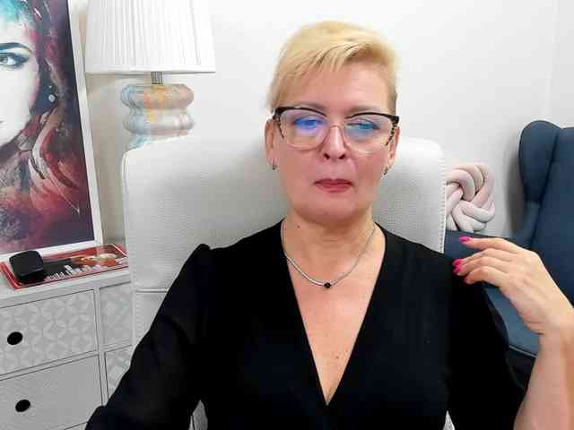 LunaFantasy webcam