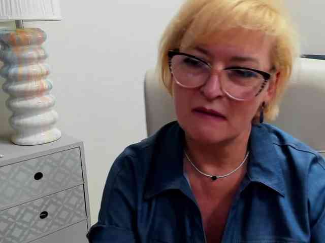 LunaFantasy webcam