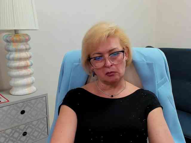 LunaFantasy webcam