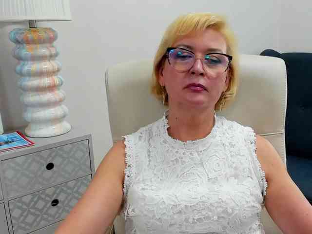 LunaFantasy webcam
