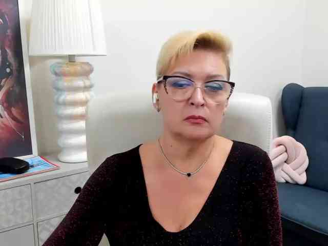 LunaFantasy webcam