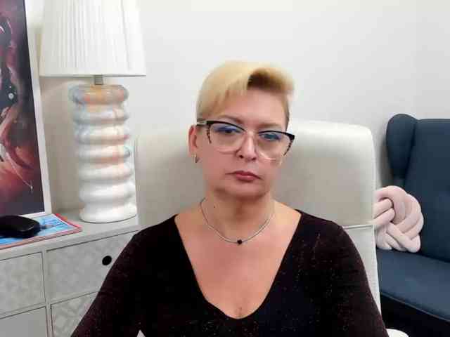 LunaFantasy webcam