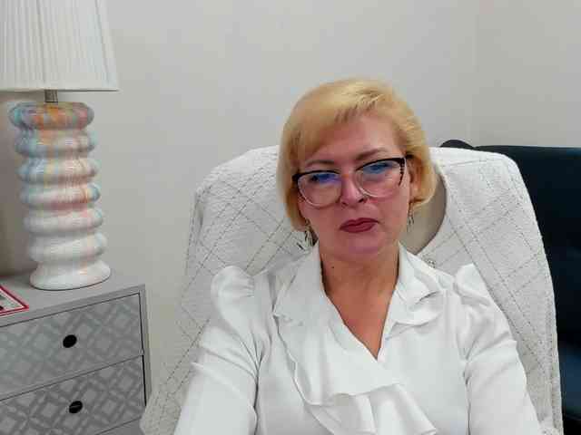 LunaFantasy webcam