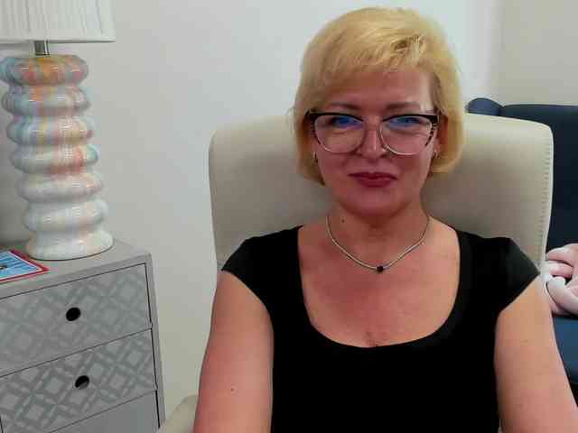LunaFantasy webcam