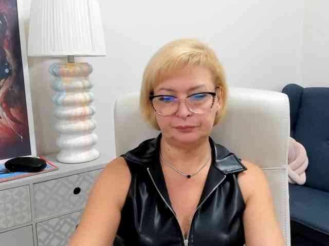 LunaFantasy webcam