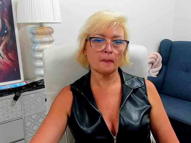LunaFantasy webcam