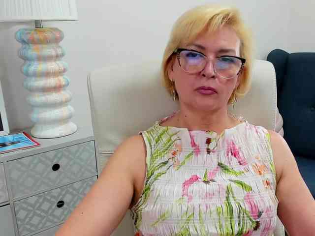 LunaFantasy webcam