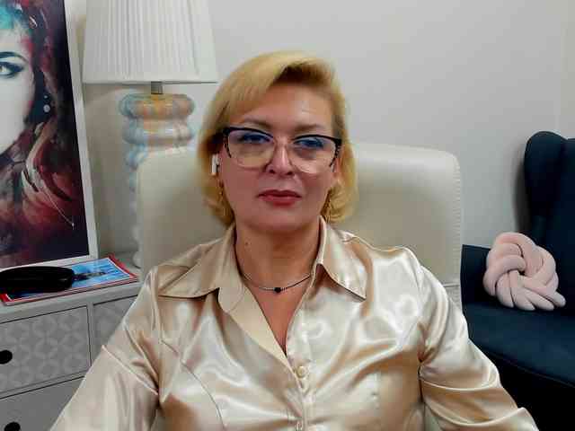 LunaFantasy webcam