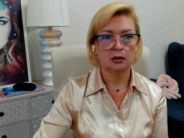 LunaFantasy webcam