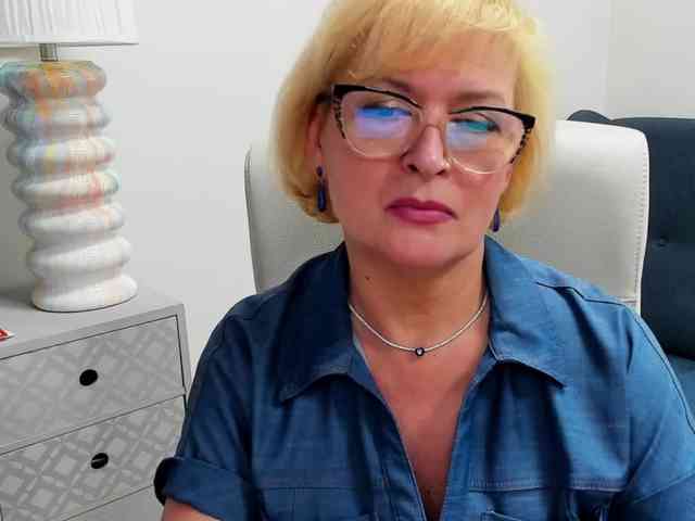 LunaFantasy webcam