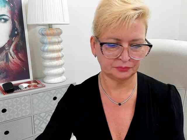 LunaFantasy webcam