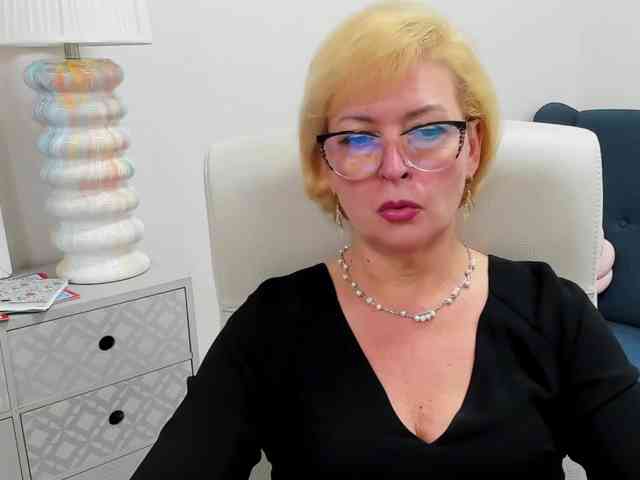 LunaFantasy webcam