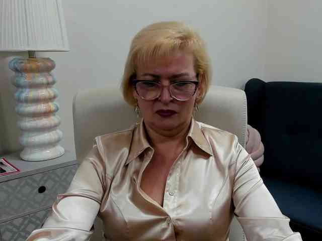 LunaFantasy webcam