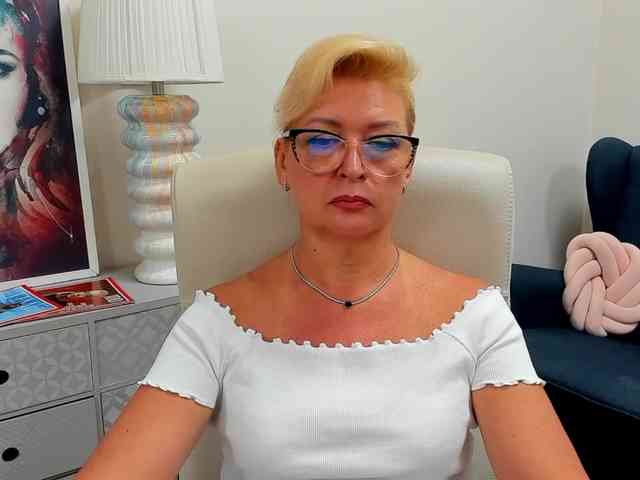 LunaFantasy webcam