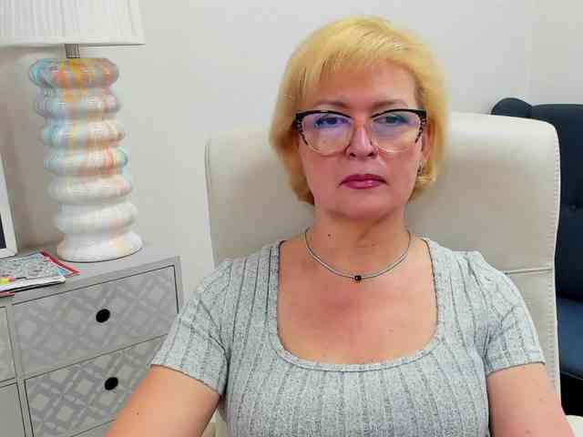 LunaFantasy webcam