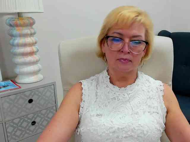 LunaFantasy webcam