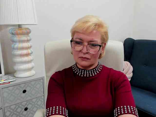 LunaFantasy webcam
