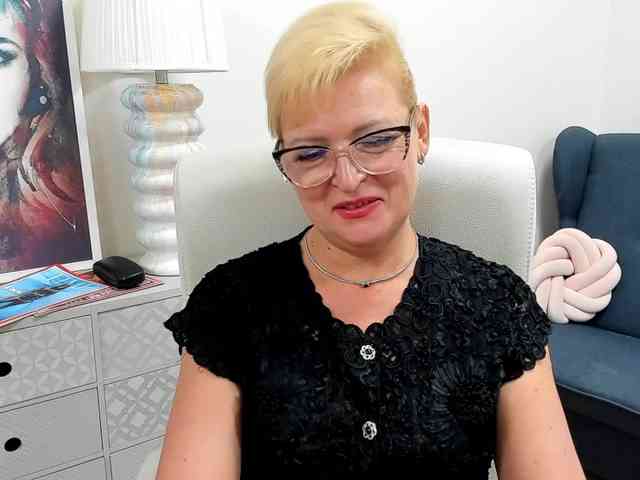 LunaFantasy webcam