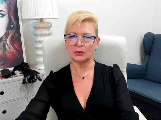 LunaFantasy webcam