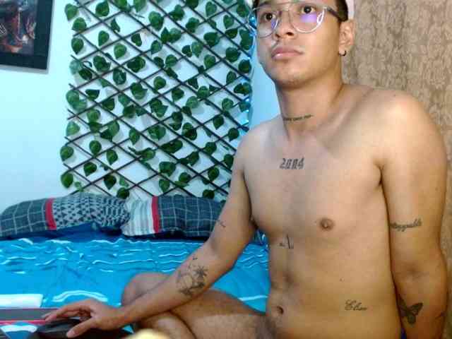 DirtyLatin Sex Cam Show