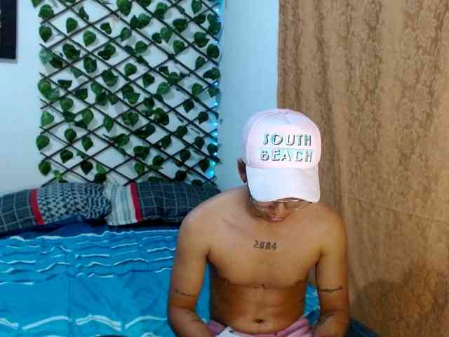 DirtyLatin Sex Cam Show