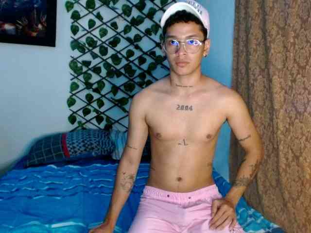 DirtyLatin Sex Cam Show