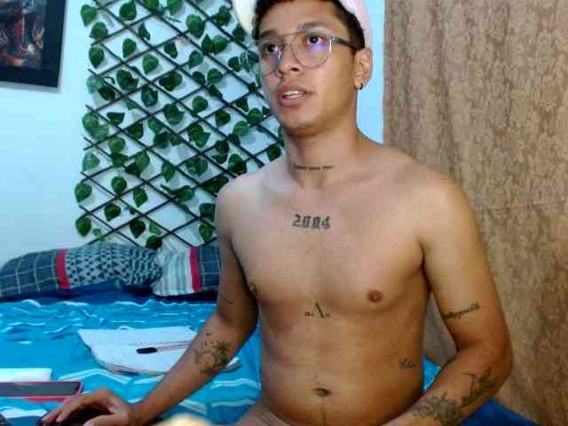 DirtyLatin Sex Cam Show