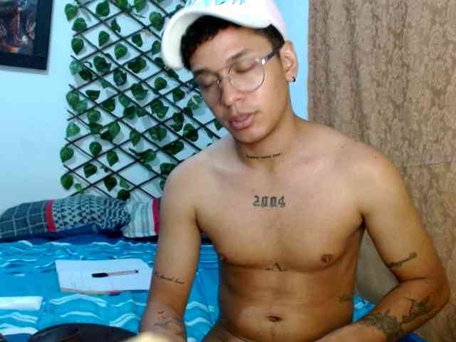 DirtyLatin Sex Cam Show