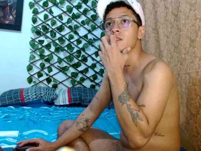 DirtyLatin Sex Cam Show