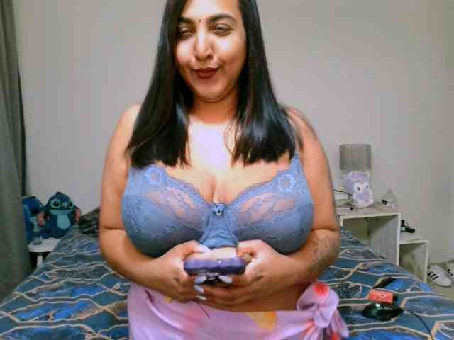 INDIANBEARXX Live Webcam on BongaCams