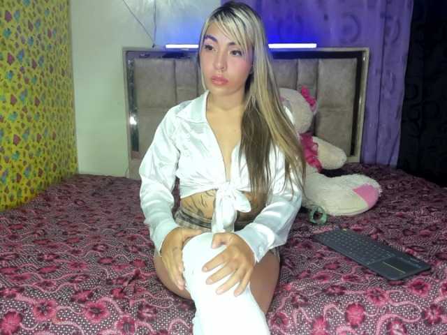 daphnehot01 live cam on BongaCams