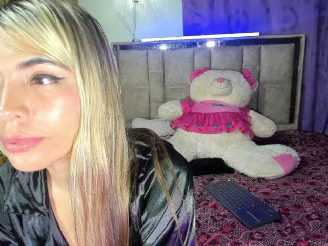 daphnehot01 live cam on BongaCams