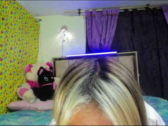 daphnehot01 webcam