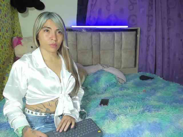daphnehot01 webcam