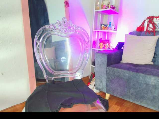 Zully-Green live cam on BongaCams