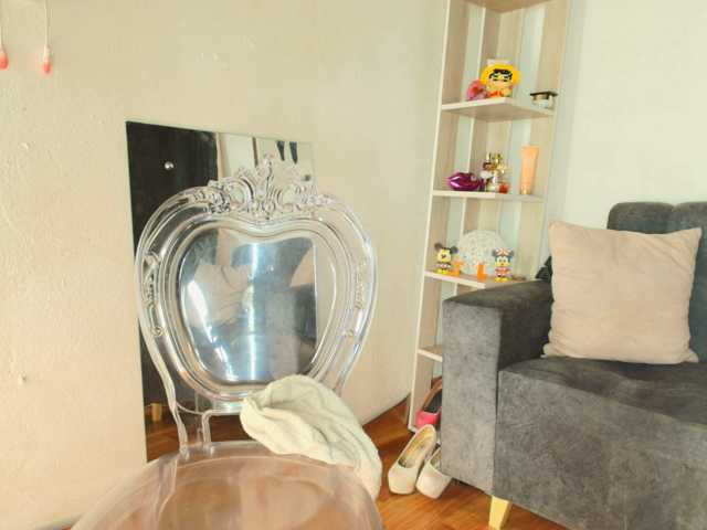 Zully-Green live cam on BongaCams