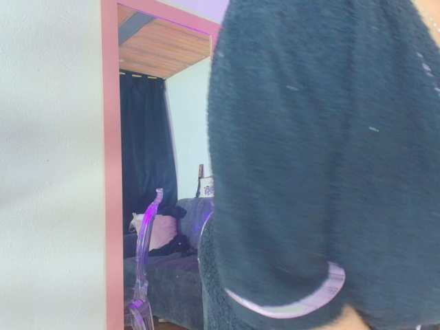 Zully-Green live cam on BongaCams