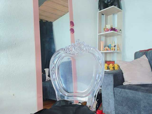 Zully-Green live cam on BongaCams
