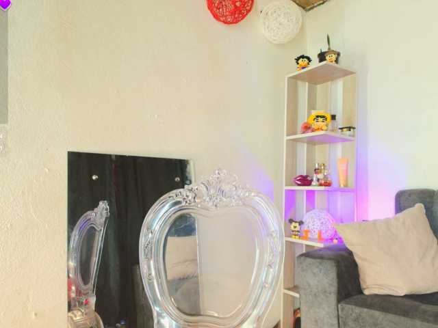 Zully-Green live cam on BongaCams