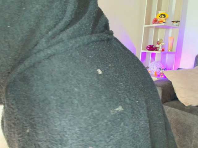 Zully-Green live cam on BongaCams